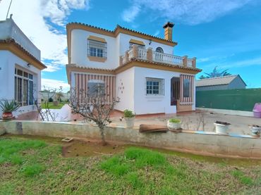 Chalet con jardín en venta en Las Lagunas - Campano