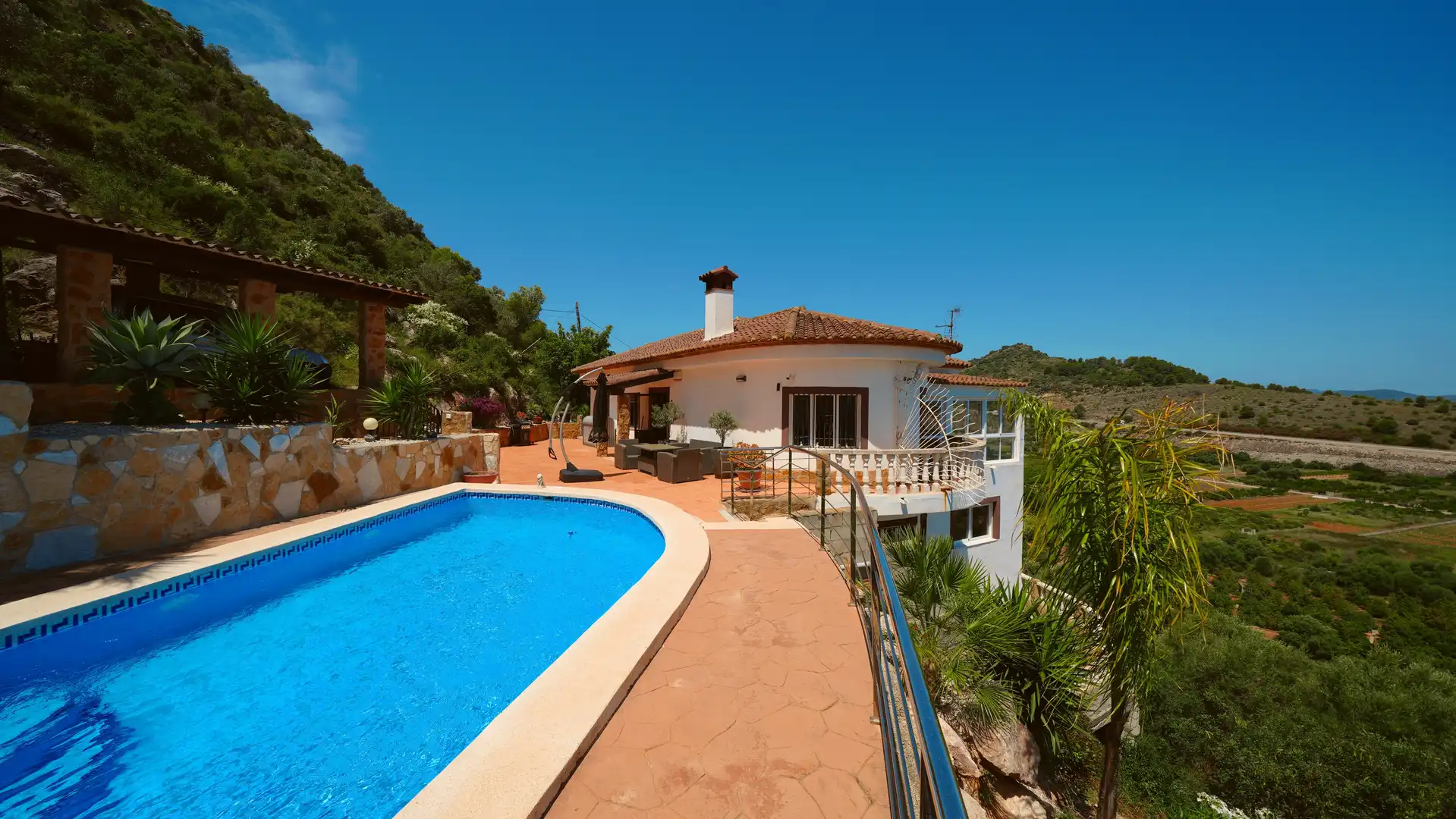 Casa rústica con terraza en venta en Oliva pueblo, imagen 2