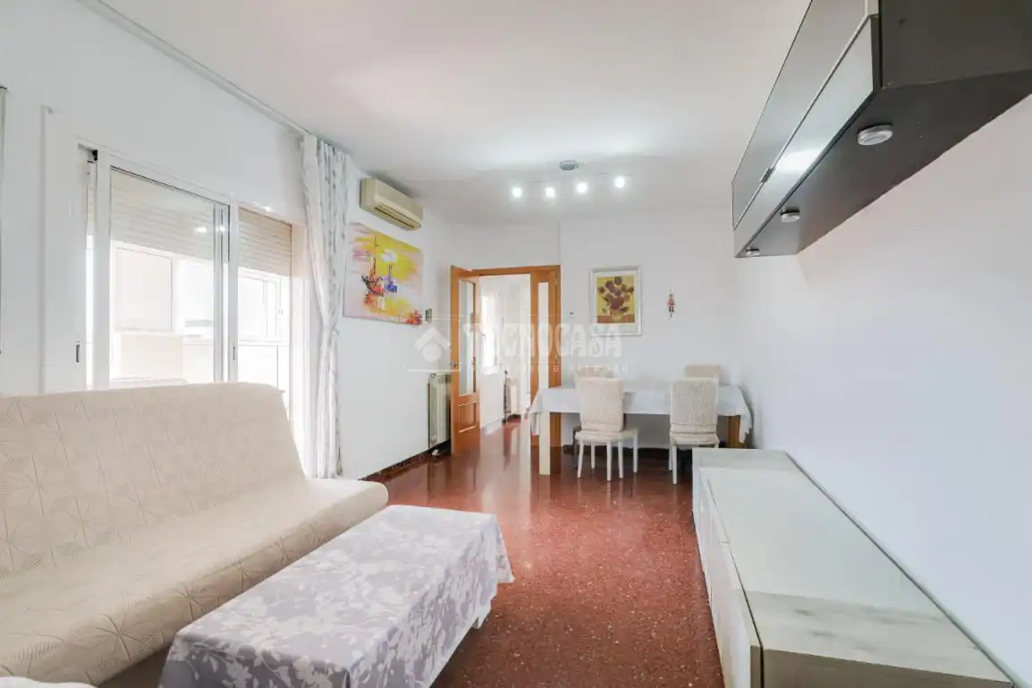 Sala de estar de Piso en venta en L'Hospitalet de Llobregat con Aire acondicionado, Calefacción y Terraza