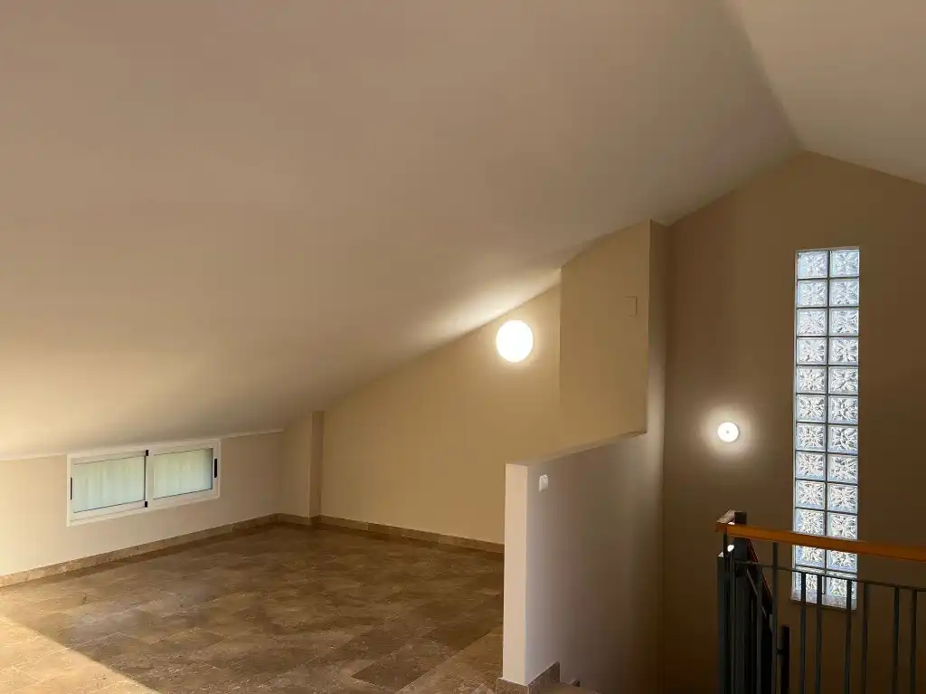 Einfamilien-Reihenhaus zur Miete in Alcàsser mit Klimaanlage, Heizung und Terrasse