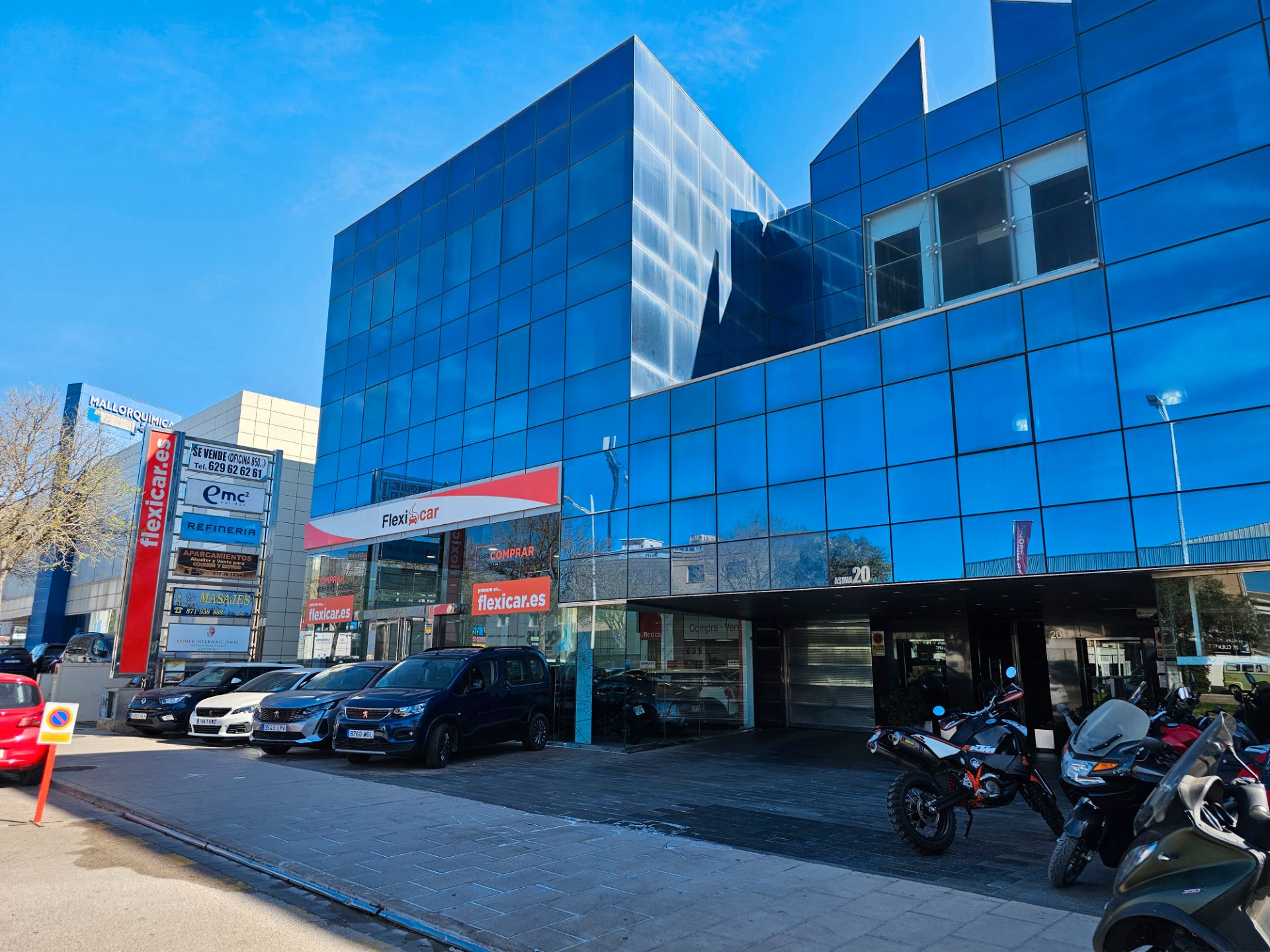 Vista exterior de Nau industrial de lloguer en  Palma de Mallorca amb Calefacció i Alarma