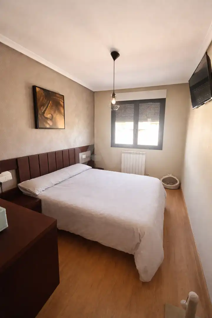 Bedroom of Flat for sale in Villaquilambre  with Heating