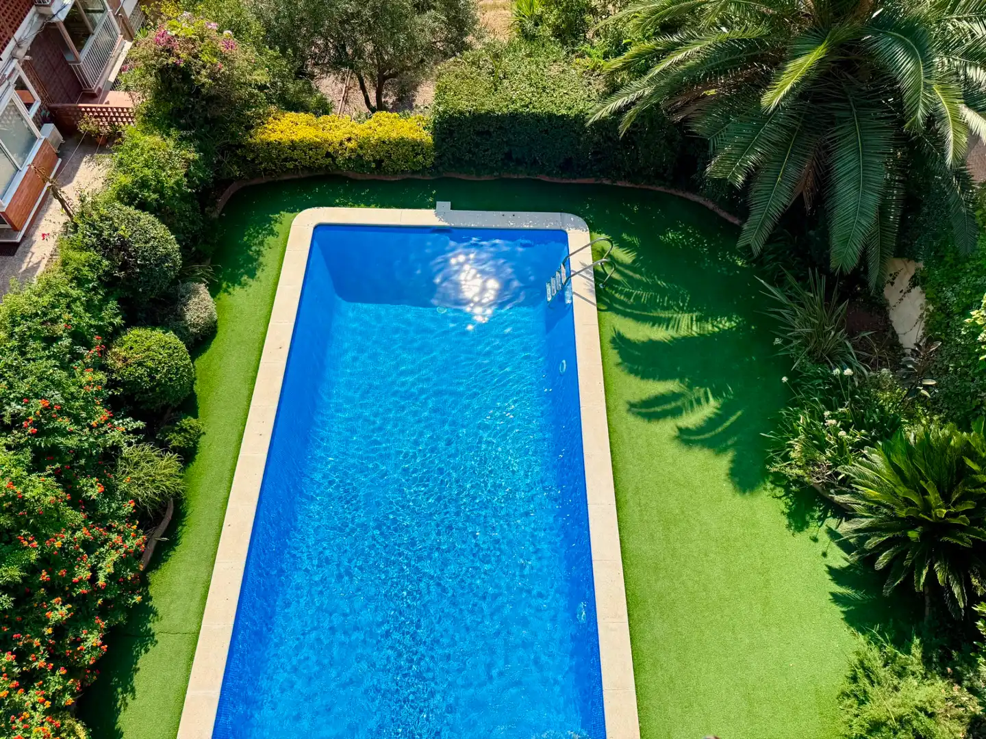 Piscina de Pis en venda en Barcelona amb Calefacció, Parquet i Terrassa