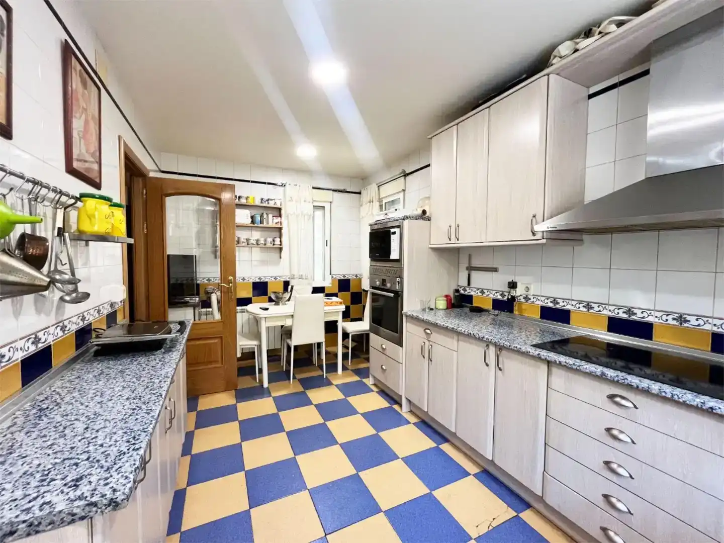 Cuina de Casa o xalet en venda en Villanueva del Pardillo amb Aire condicionat, Jardí privat i Parquet