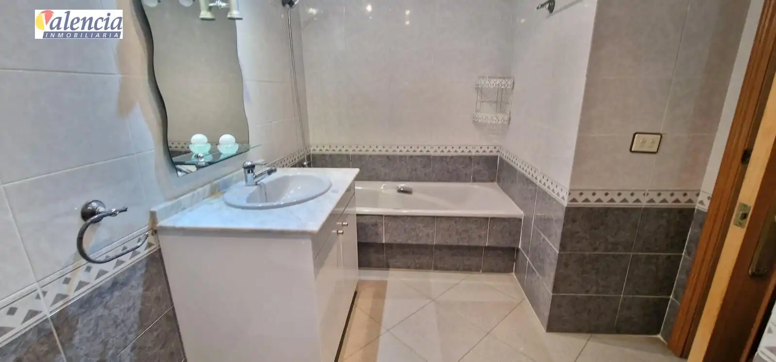 Bathroom of Flat for sale in Valencia  with Balcony