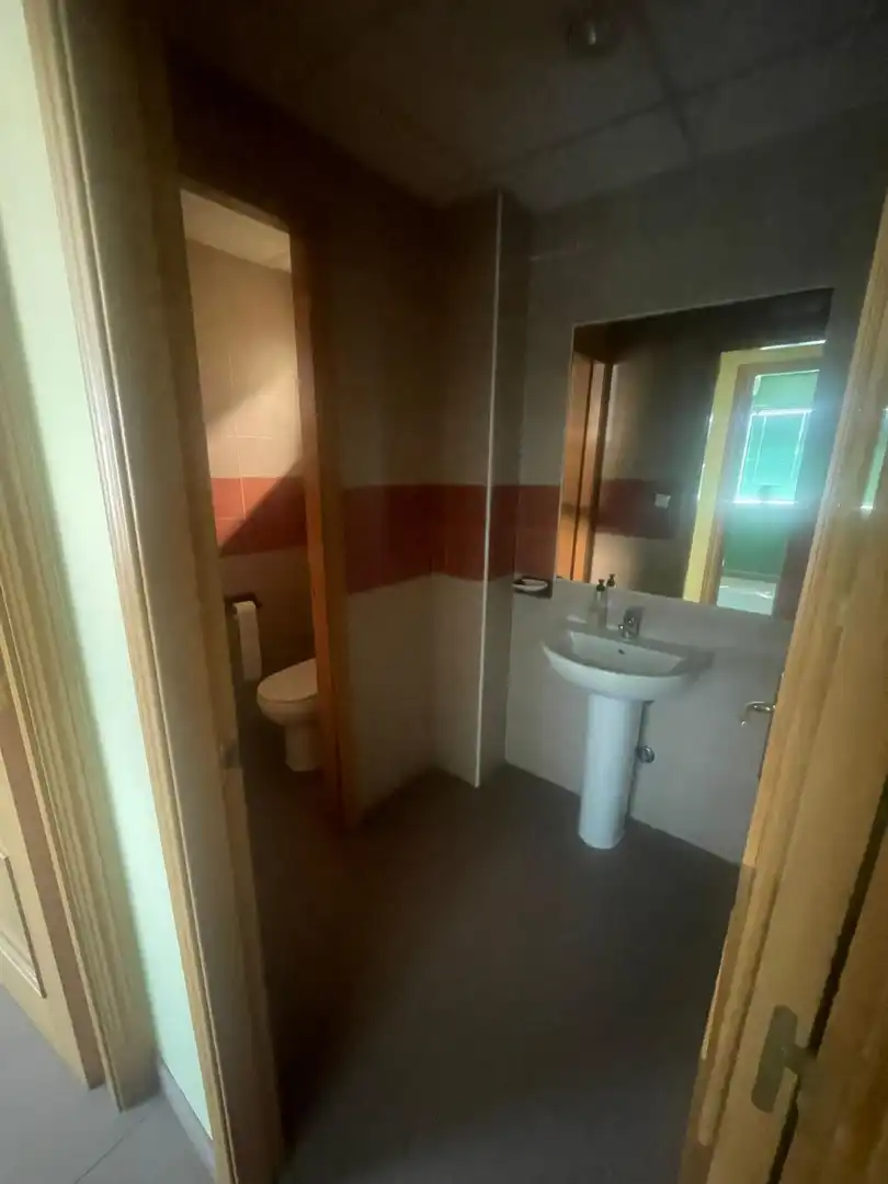 Baño de Nave industrial de alquiler en Valladolid