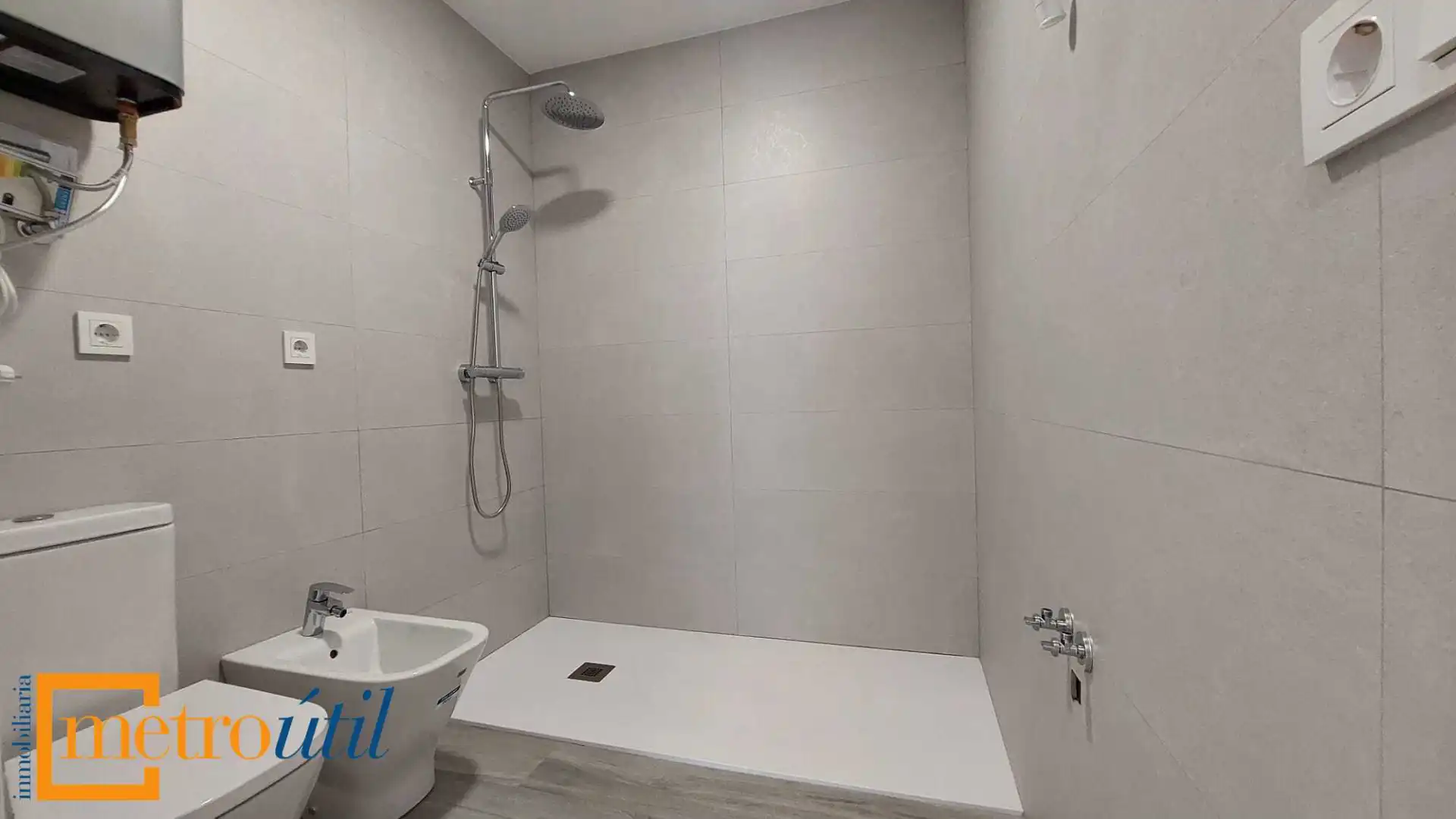 Badezimmer von Wohnung zum Verkauf in Salamanca mit Klimaanlage, Heizung und Parkett