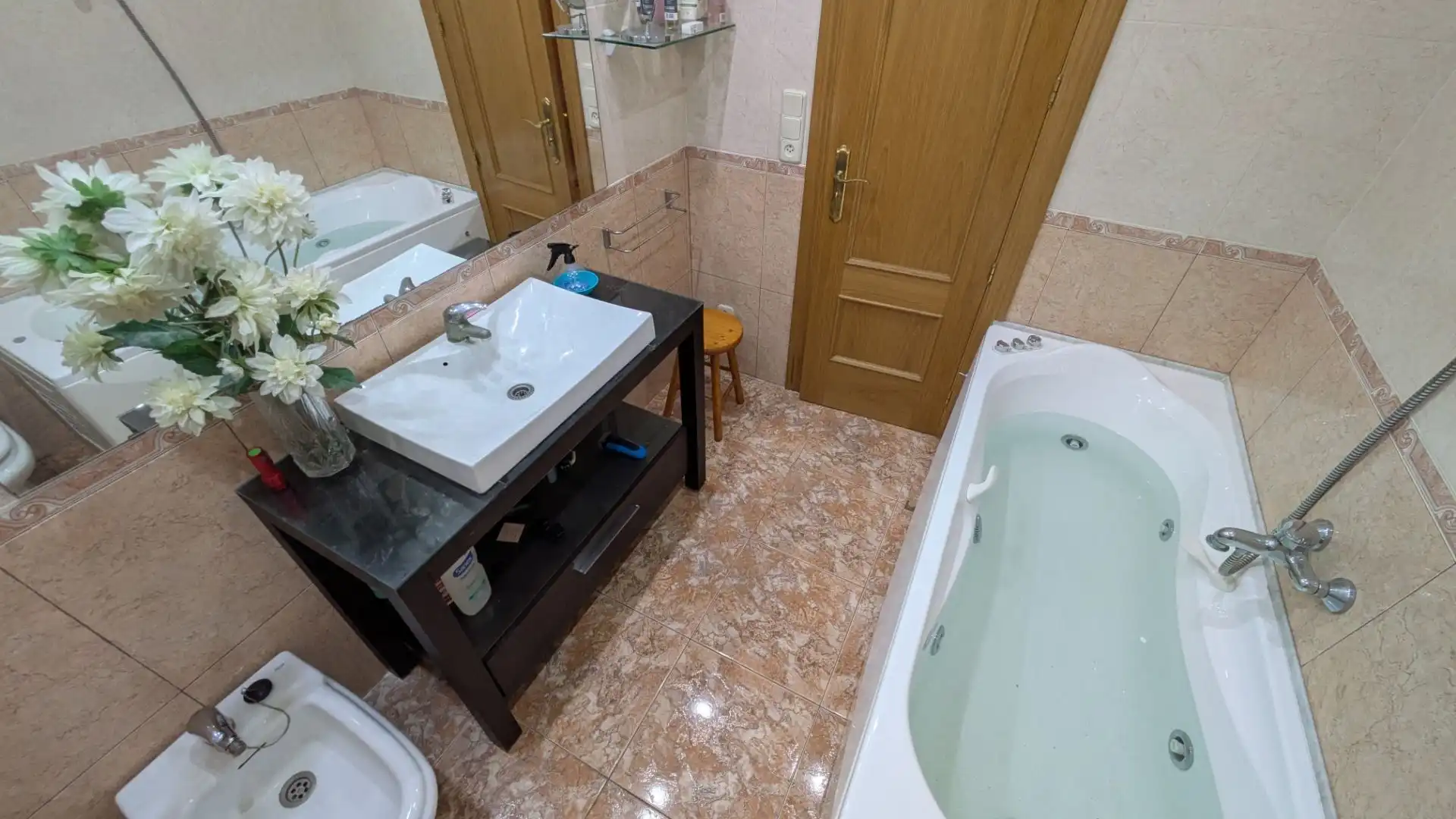Baño de Casa adosada en venta en Girona con Aire acondicionado, Calefacción y Jardín privado