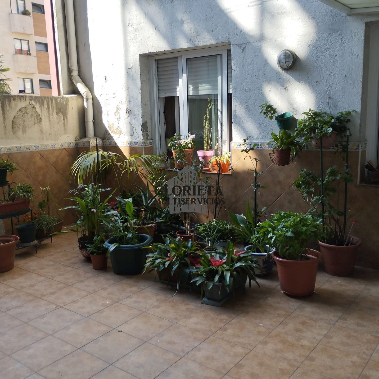 Jardí de Pis en venda en Vigo  amb Calefacció i Moblat