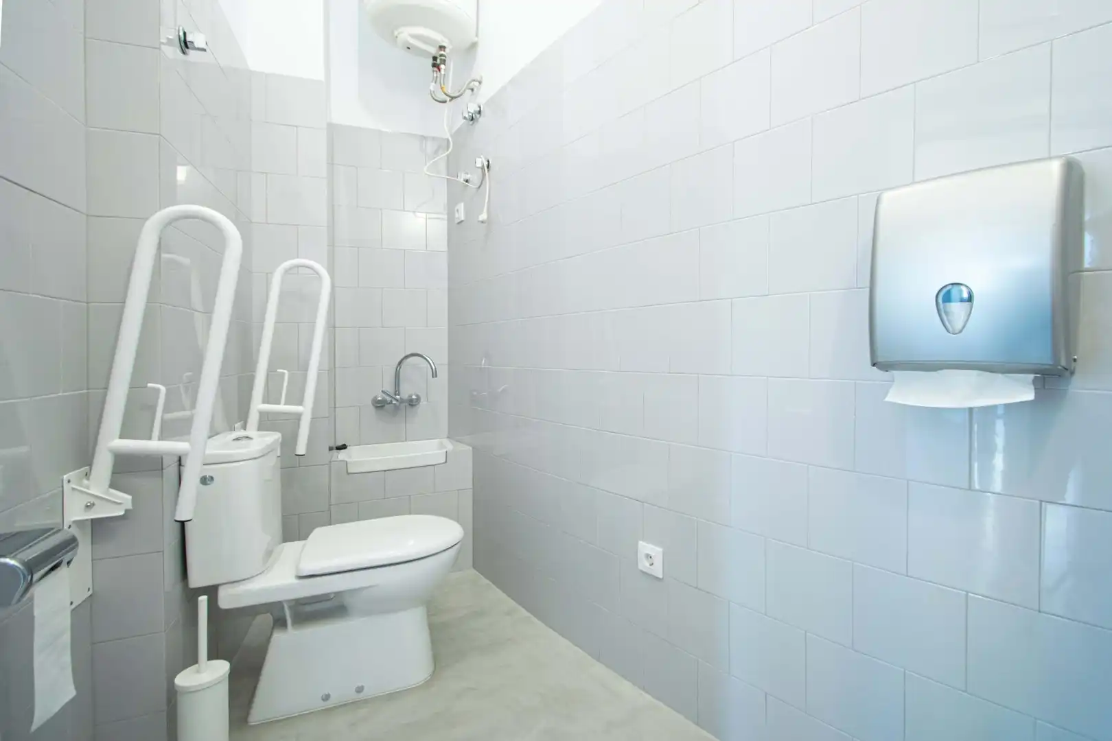 Bathroom of Commercial properties for sale in Sevilla  with Air Conditioner