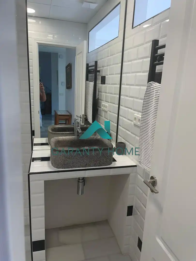 Bathroom of Flat for rent in Estepona  with Private garden, Terrace and Community pool