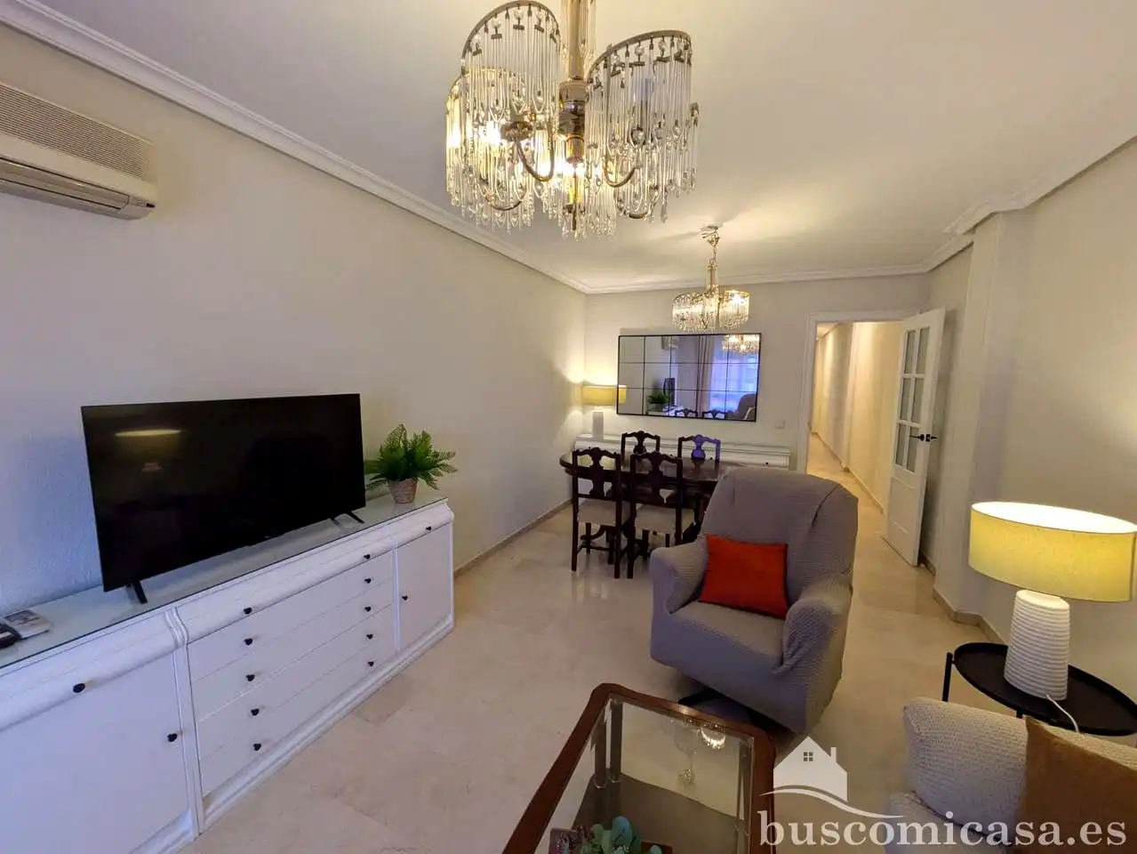 Sala d'estar de Pis de lloguer en Linares amb Aire condicionat i Moblat