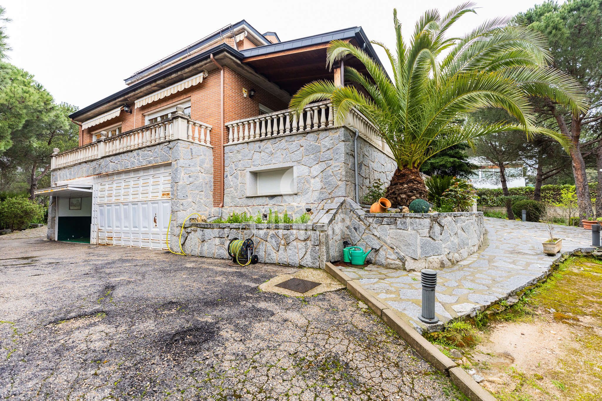 Vista exterior de Casa o chalet en venta en Torrelodones con Calefacción y Jardín privado