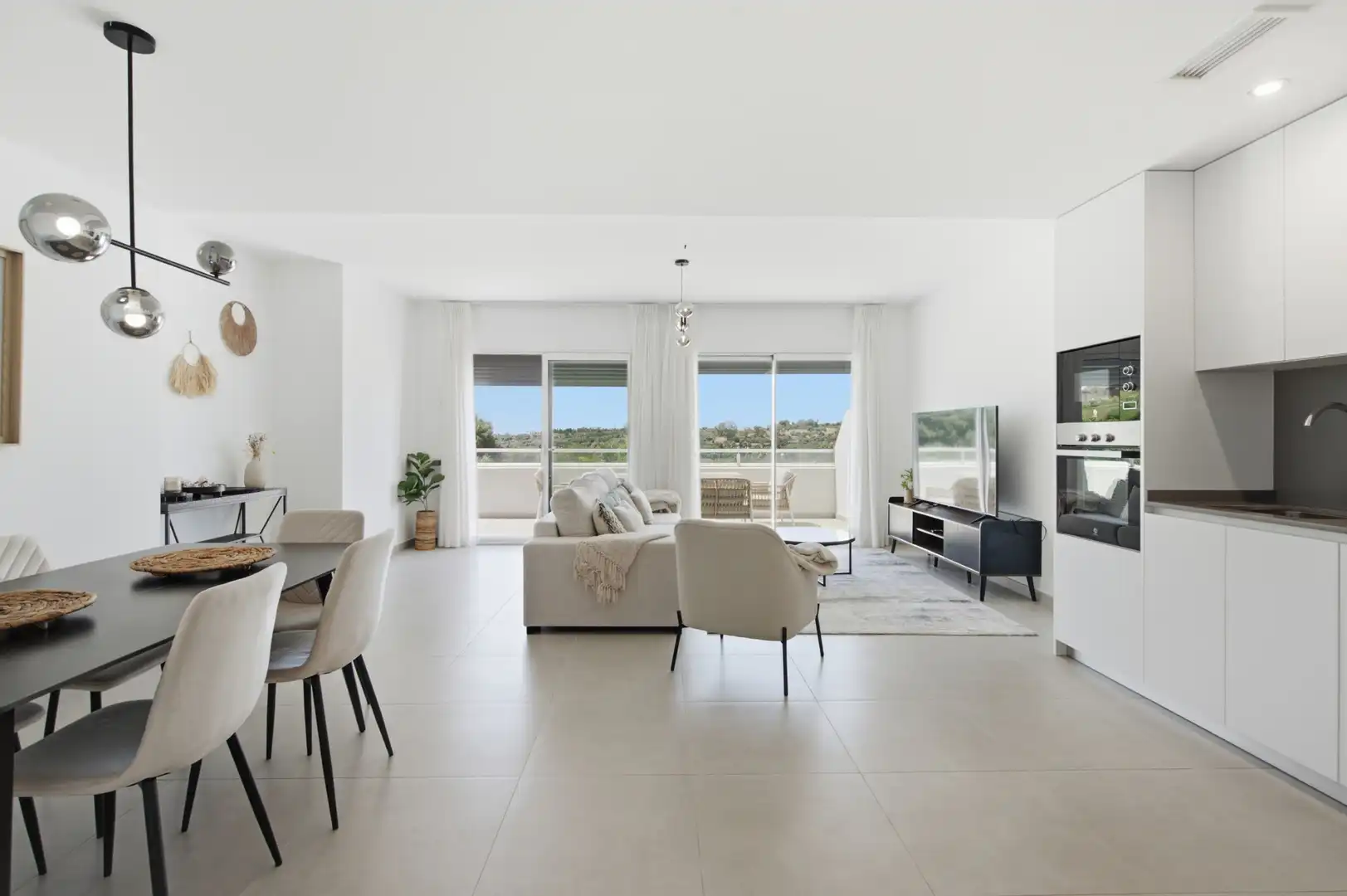 Sala de estar de Ático en venta en Estepona con Aire acondicionado, Terraza y Piscina