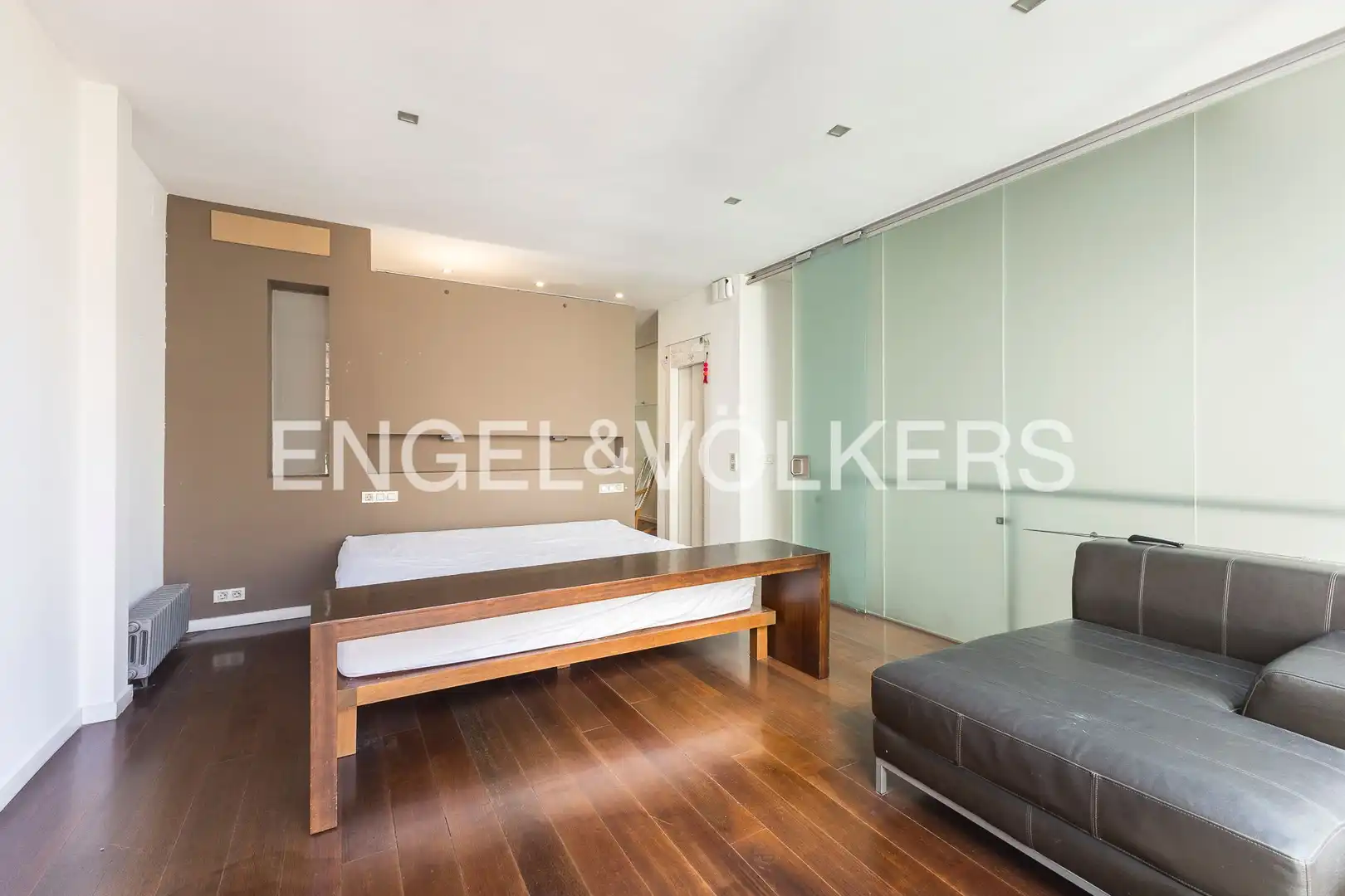Living room of Houses for sale in Barcelona  with Air Conditioner, Heating and Private garden