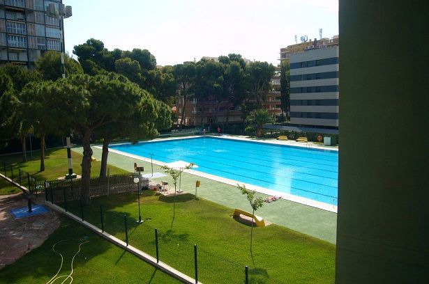 Piscina de Apartament en venda en Benicasim / Benicàssim amb Terrassa, Moblat i Forn