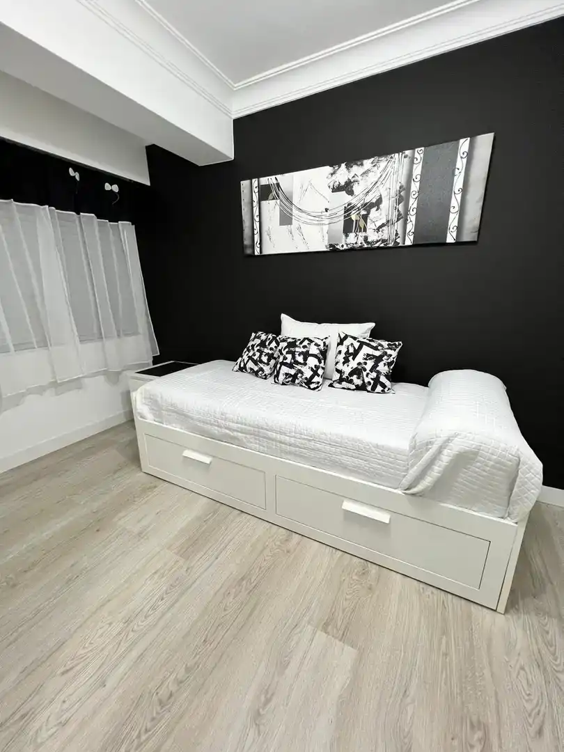 Dormitori de Pis de lloguer en Ferrol amb Parquet i Moblat