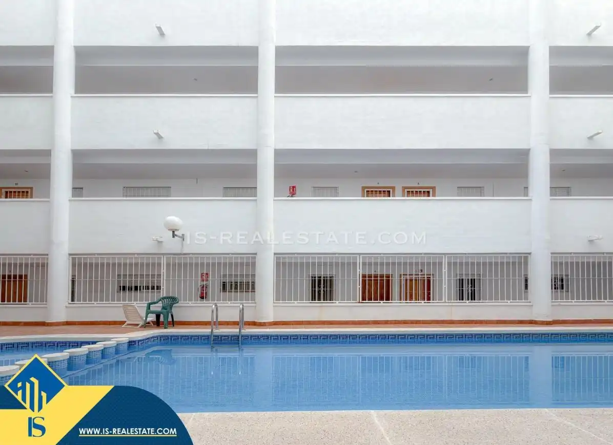 Piscina de Apartamento en venta en Torrevieja con Aire acondicionado, Calefacción y Terraza