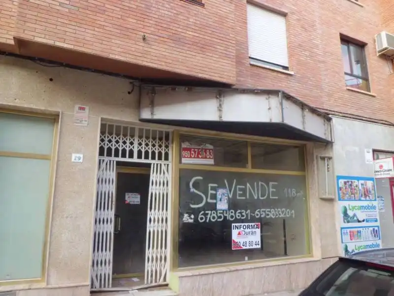 Local comercial en venda a El Ejido Ciudad