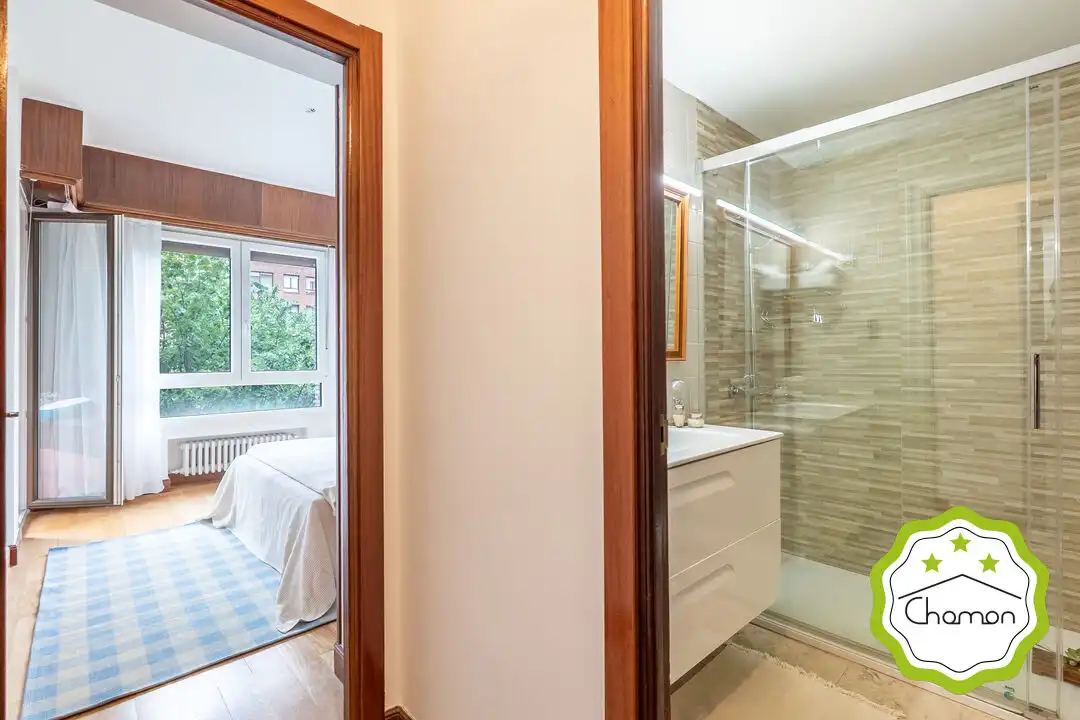 Baño de Piso en venta en Bilbao  con Calefacción, Jardín privado y Terraza