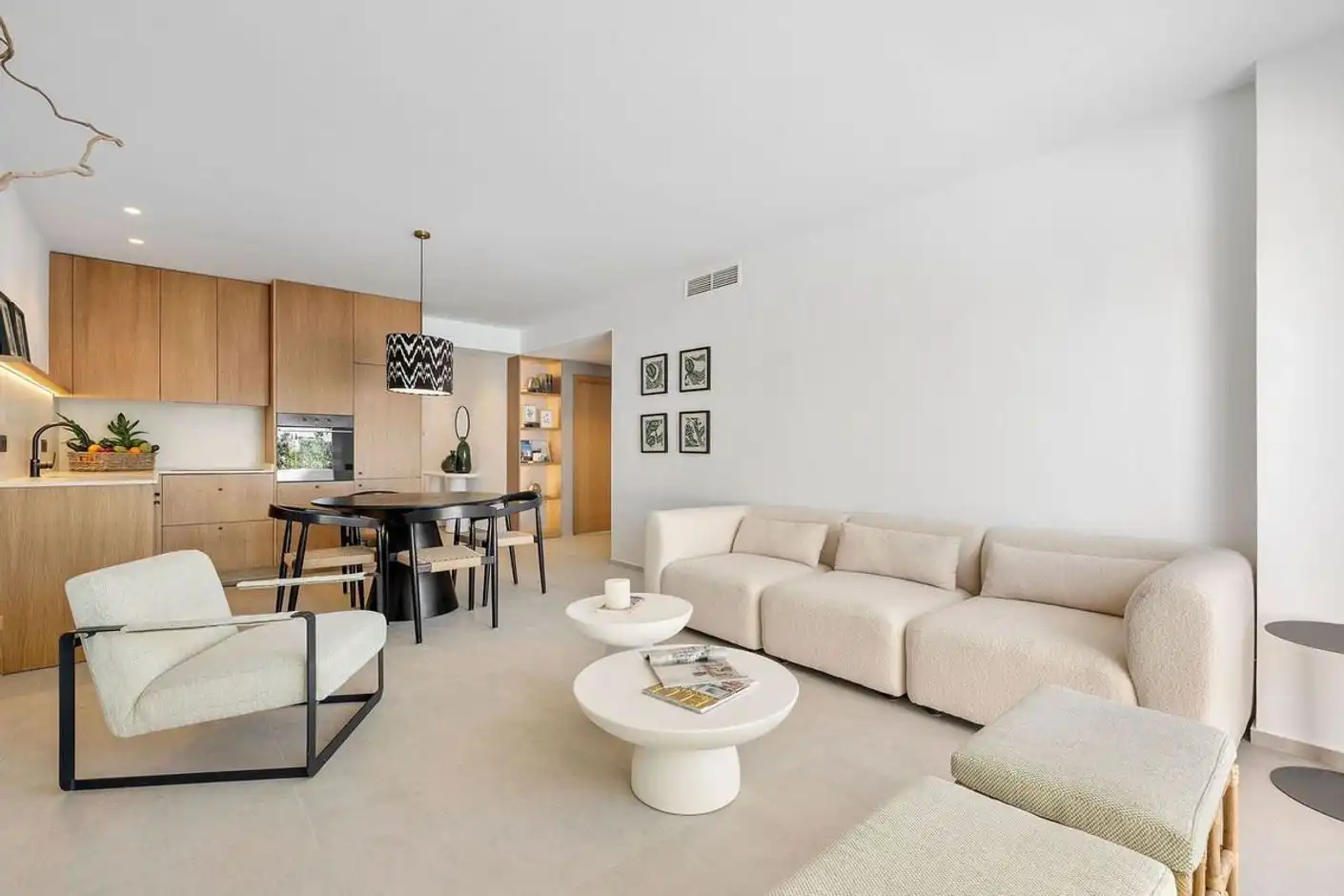 Sala de estar de Ático en venta en Marbella con Aire acondicionado, Terraza y Piscina