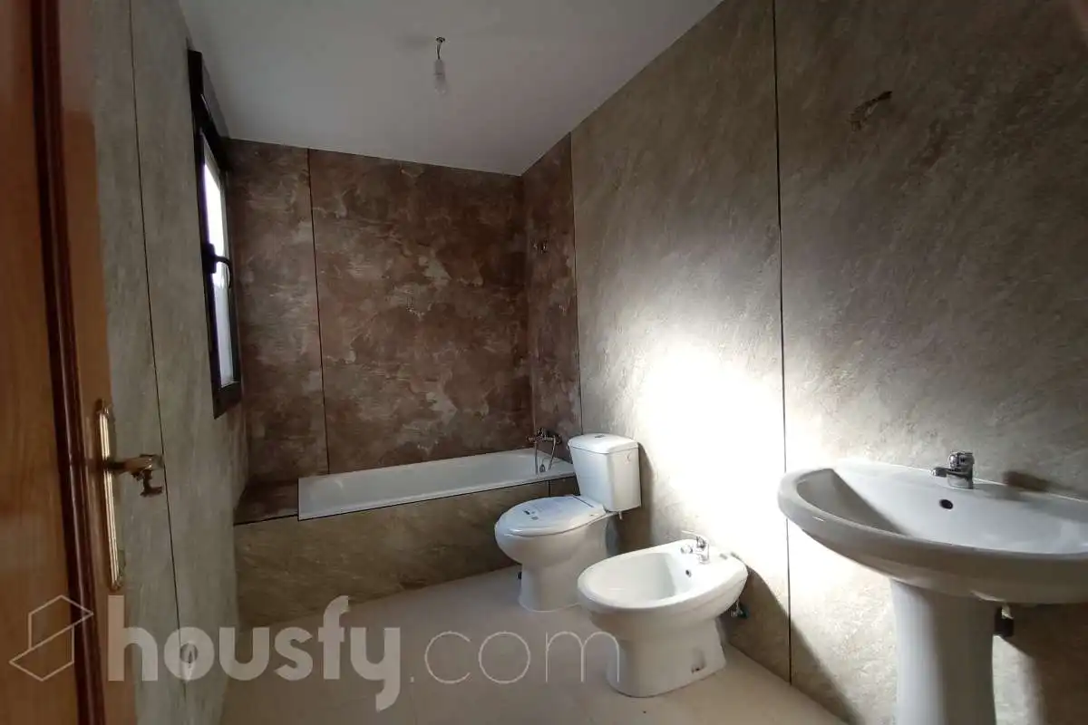 Bathroom of Duplexes for rent in Magán  with Air Conditioner, Parquet flooring and Storage room