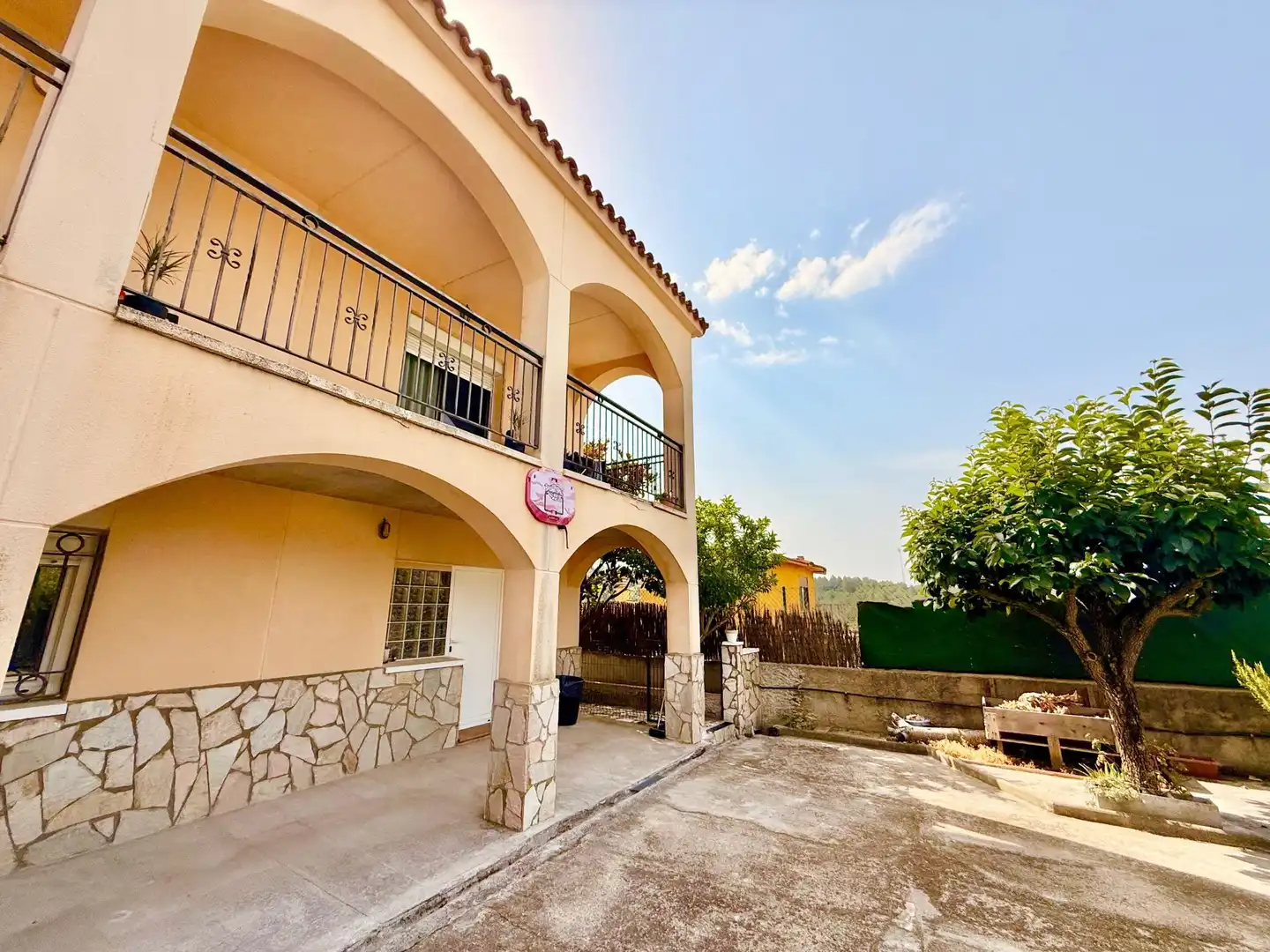 Vista exterior de Casa o xalet en venda en Tordera amb Terrassa i Balcó