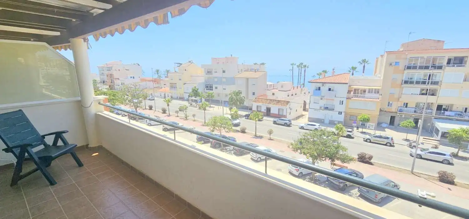 Außenansicht von Wohnungen zum Verkauf in Algarrobo mit Terrasse, Schwimmbad und Möbliert