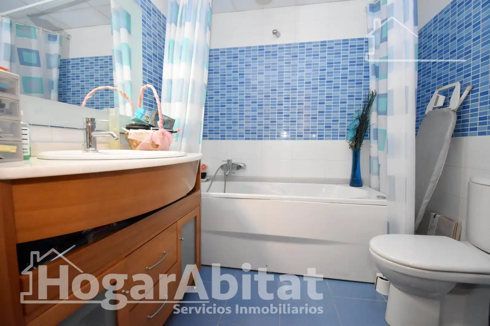 Baño de Casa adosada en venta en Almazora / Almassora con Aire acondicionado, Calefacción y Terraza