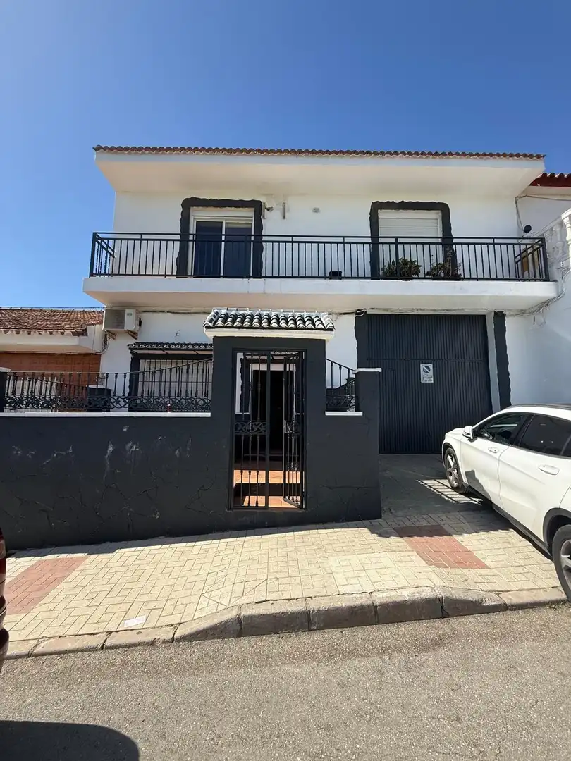 Vista exterior de Casa o xalet en venda en Málaga amb Aire condicionat, Calefacció i Terrassa