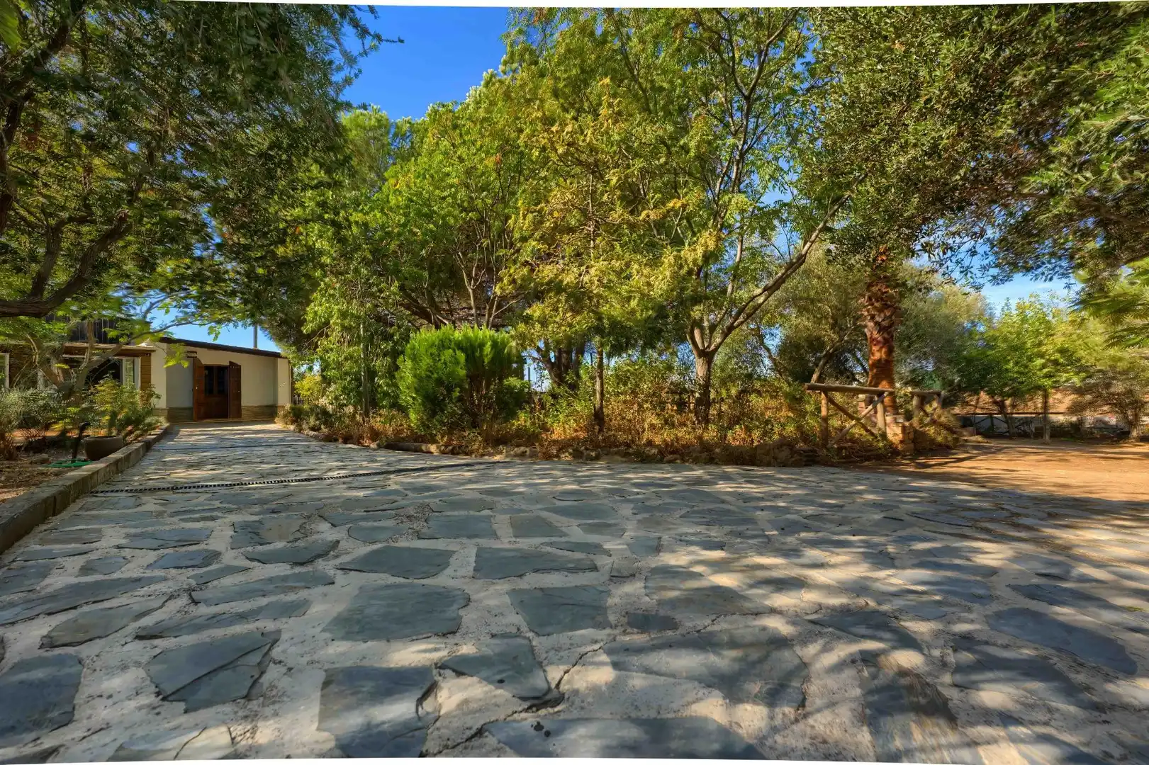 Casa o chalet en venta en Sanlúcar la Mayor con Aire acondicionado, Jardín privado y Trastero