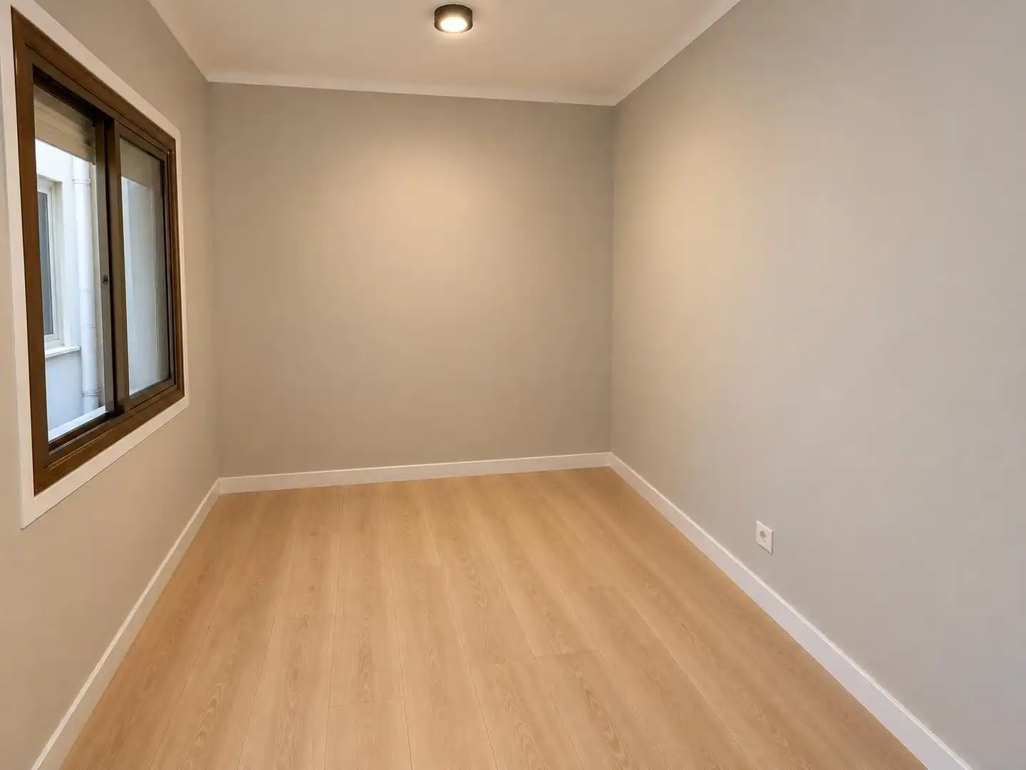 Bedroom of Flat for sale in L'Hospitalet de Llobregat  with Parquet flooring, Balcony and Alarm