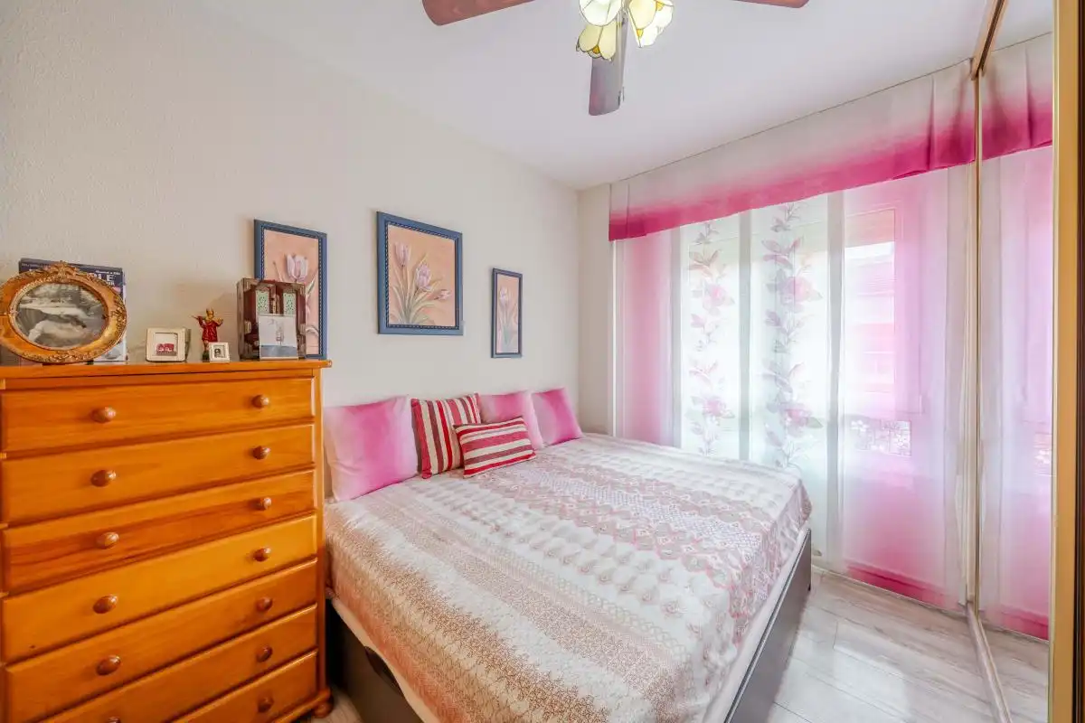 Habitación de Piso en venta en Benidorm con Aire acondicionado, Calefacción y Jardín privado