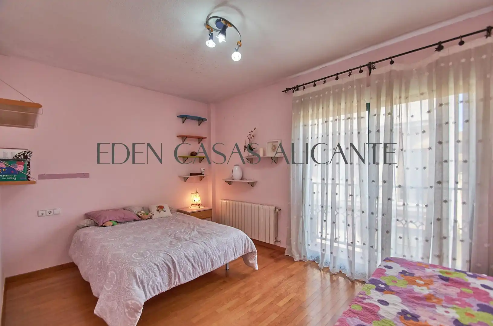 Dormitori de Casa adosada en venda en San Vicente del Raspeig / Sant Vicent del Raspeig amb Aire condicionat, Jardí privat i Parquet
