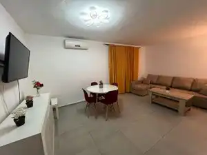Sala d'estar de Pis de lloguer en Jaén amb Aire condicionat, Terrassa i Moblat