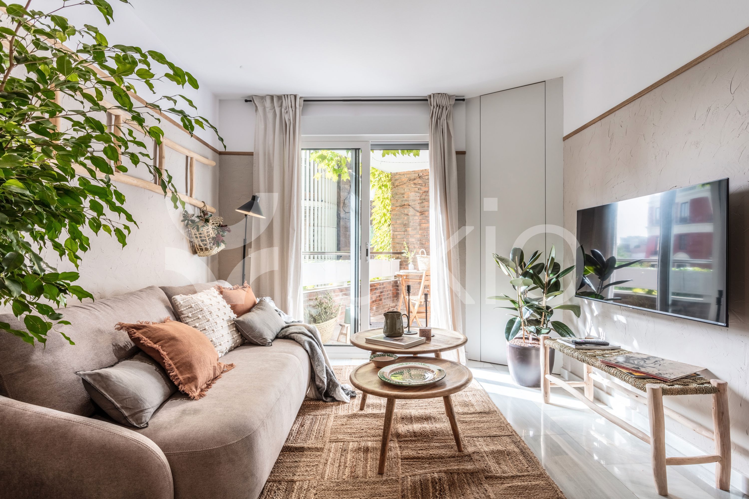 Living room of Apartment to rent in  Madrid Capital  with Air Conditioner, Furnished and Oven