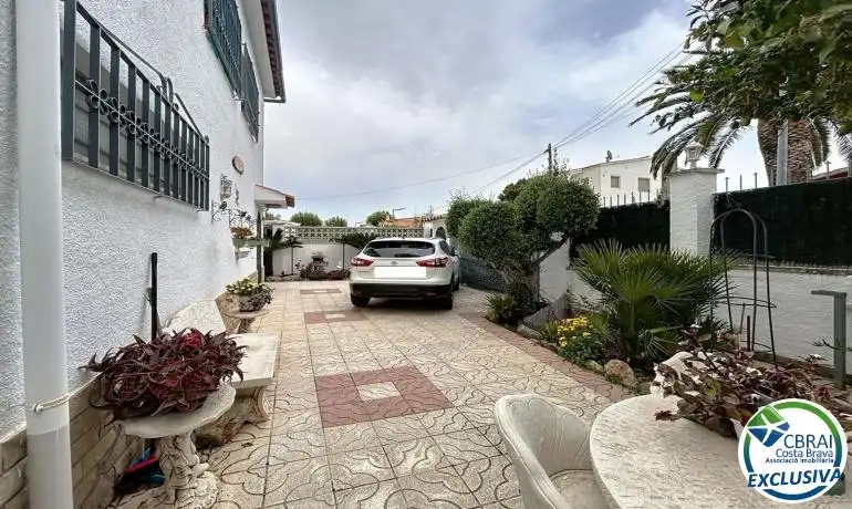 Casa adosada en venda a Montgrí