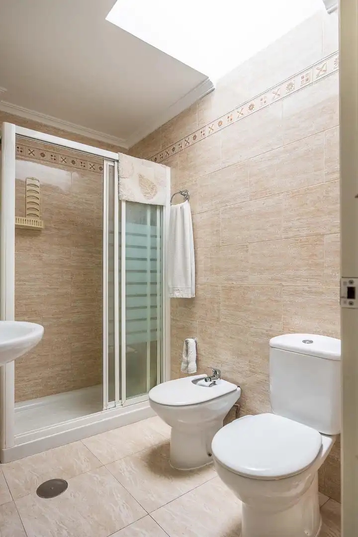 Bathroom of Houses for sale in Sevilla  with Air Conditioner, Terrace and Storage room
