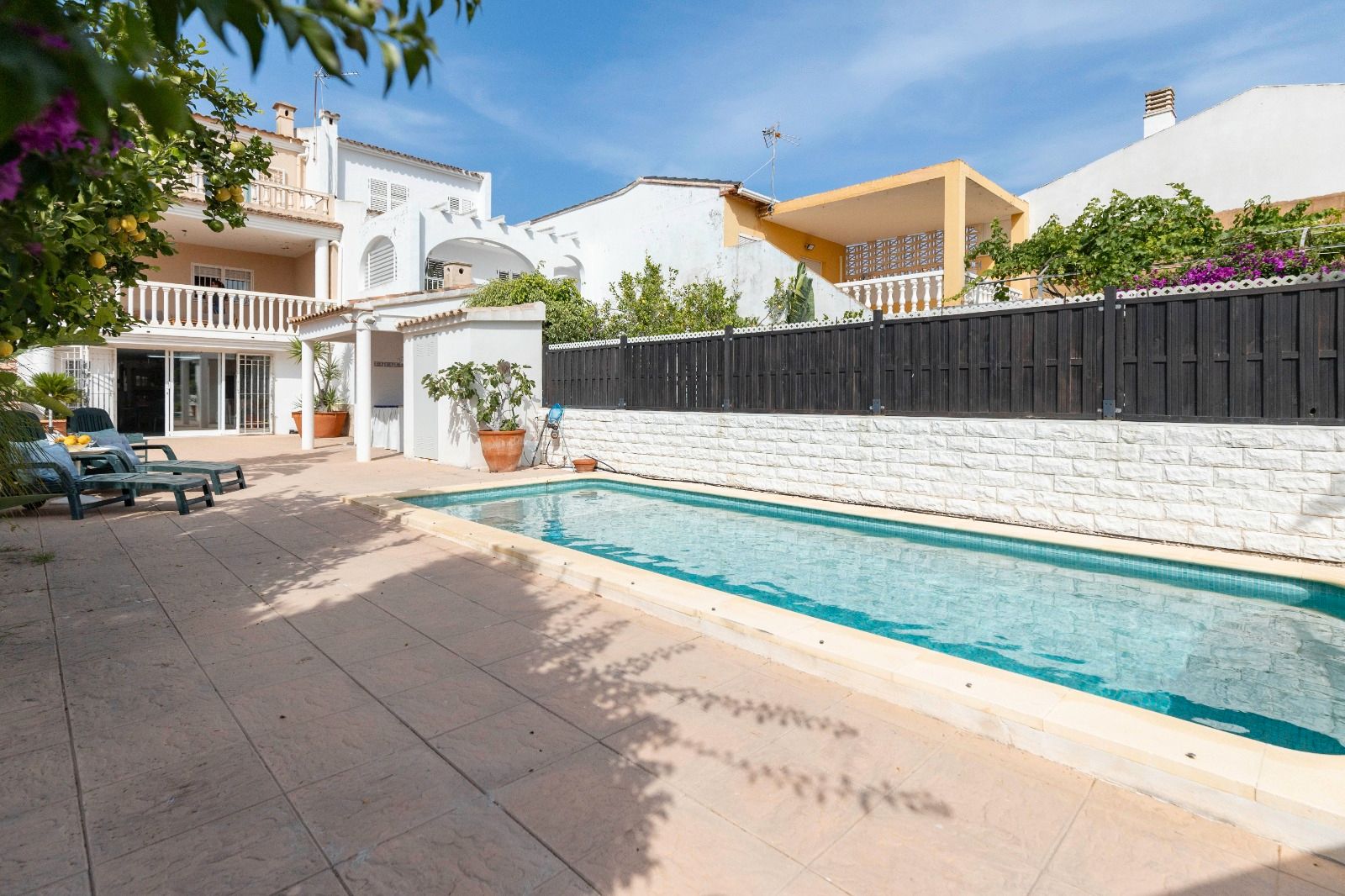 Exterior view of House or chalet for sale in Oliva  with Air Conditioner, Heating and Private garden