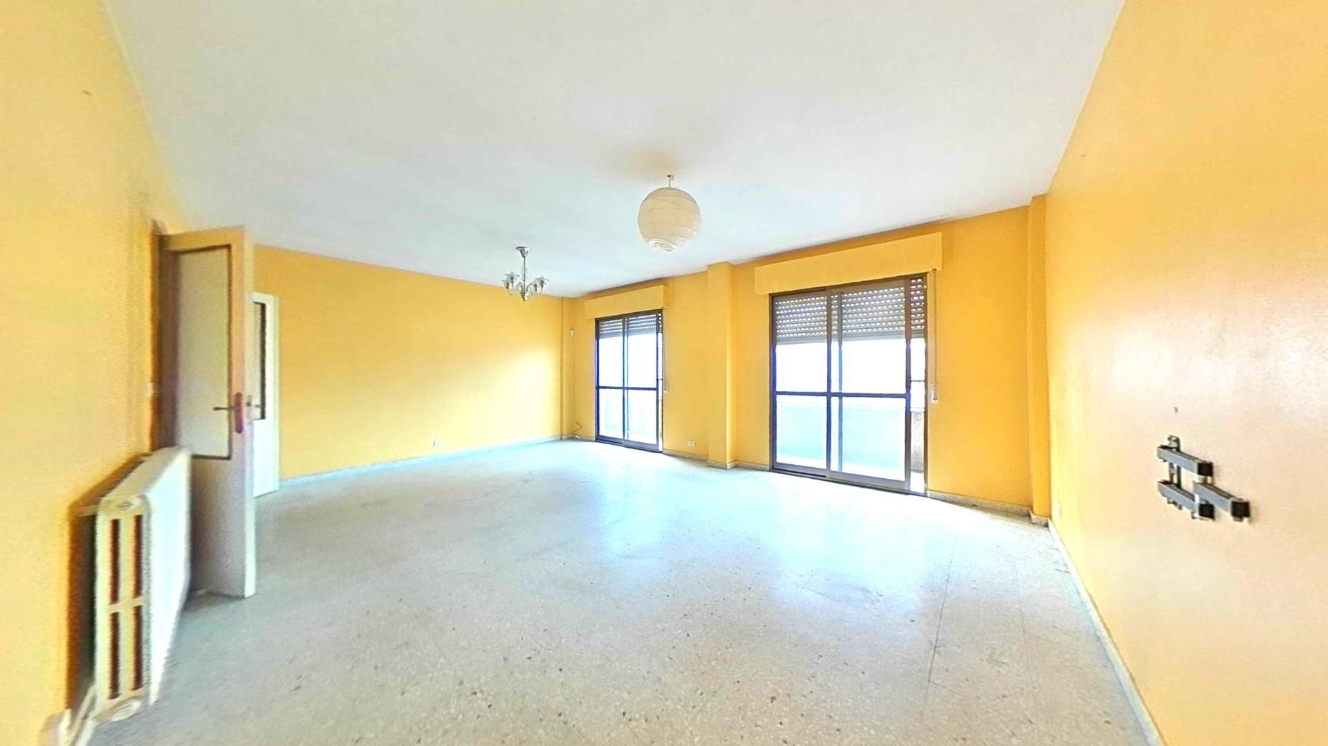 Living room of Flat for sale in O Barco de Valdeorras    with Terrace, Storage room and Balcony