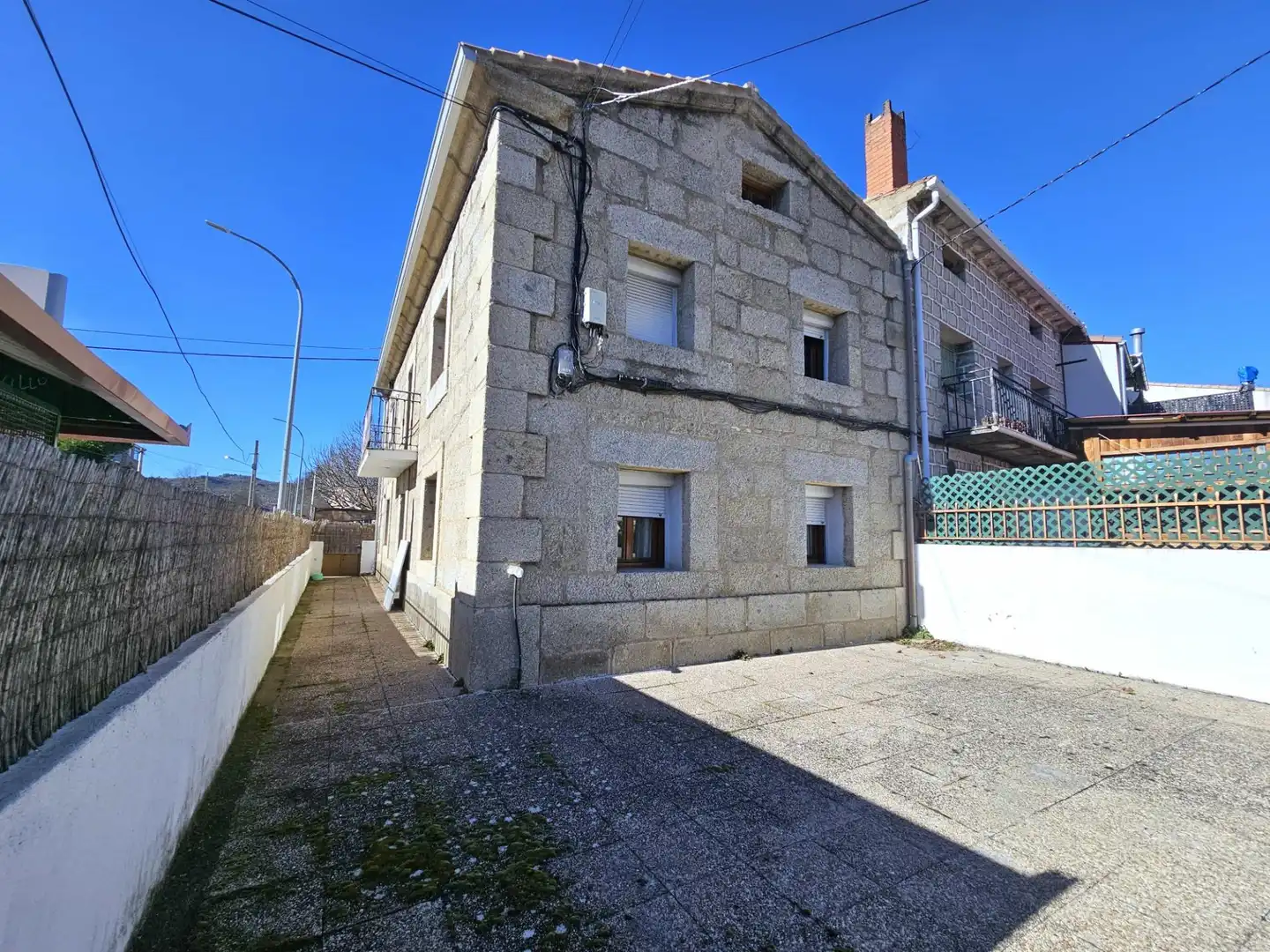 Vista exterior de Casa o xalet en venda en Navarredondilla amb Traster i Moblat