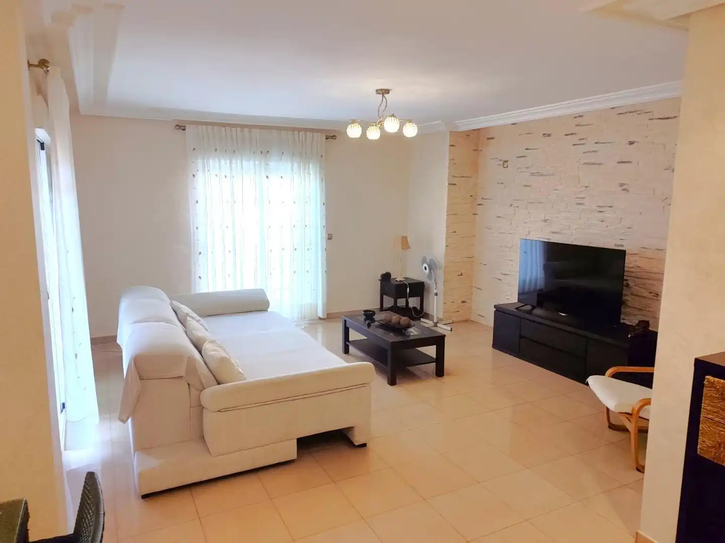 Sala d'estar de Casa o xalet en venda en Orihuela amb Aire condicionat, Terrassa i Traster