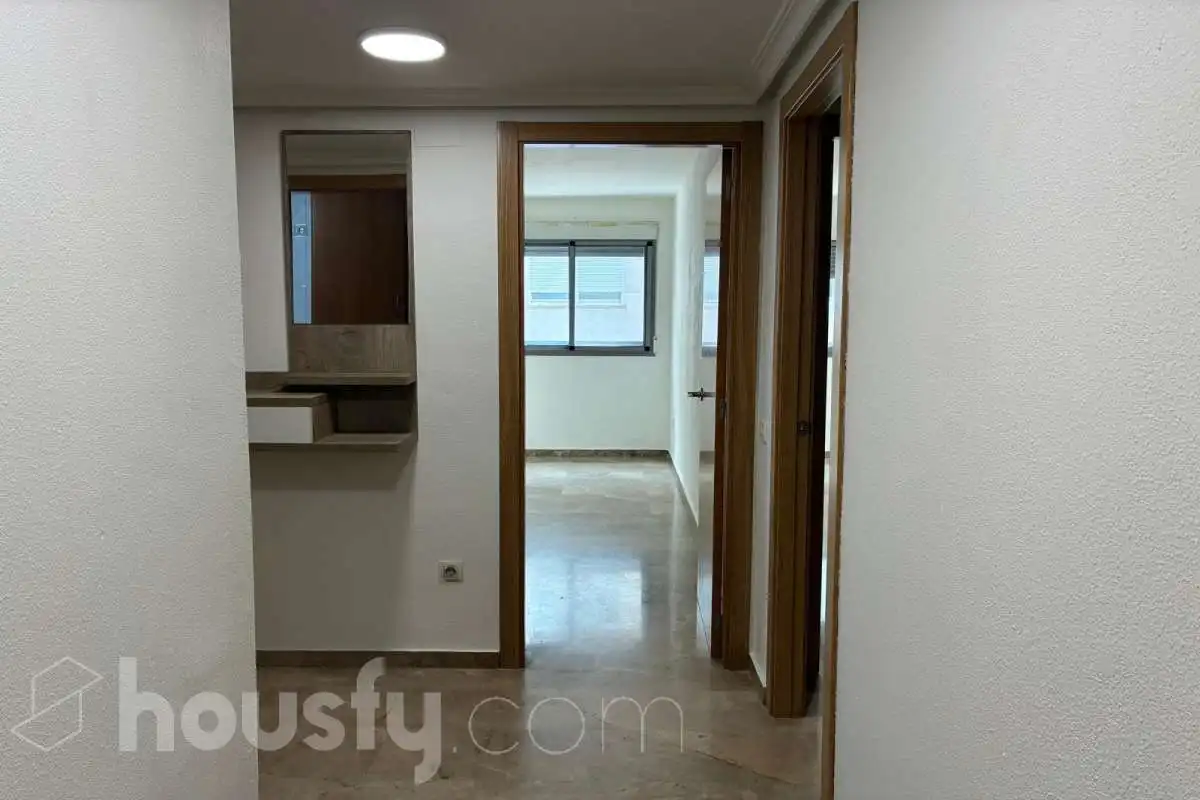 Flat for rent in Valencia  with Air Conditioner, Storage room and Balcony