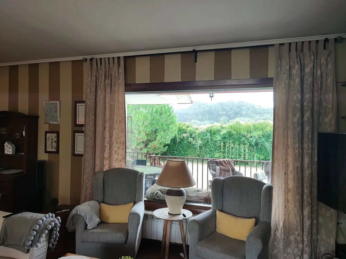 Sala d'estar de Casa o xalet en venda en Nigrán amb Jardí privat, Terrassa i Moblat