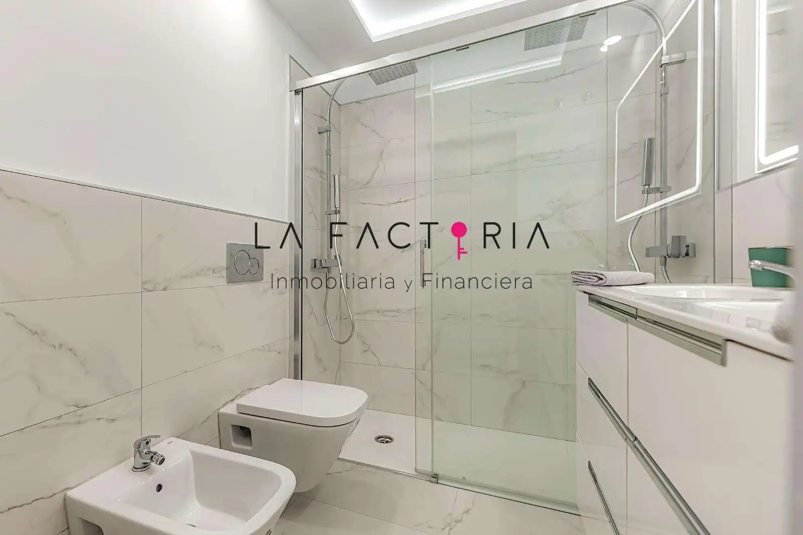 Bany de Apartament en venda en Adeje amb Aire condicionat, Terrassa i Moblat