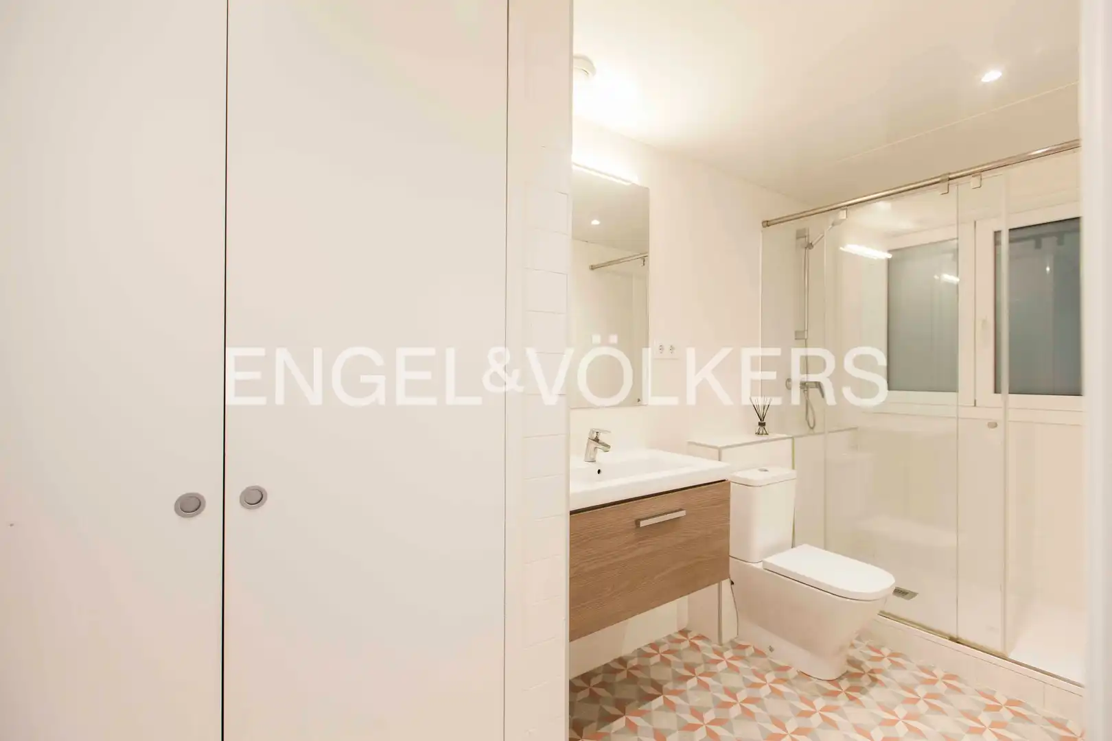 Bathroom of Flat for sale in Barcelona  with Air Conditioner, Heating and Parquet flooring
