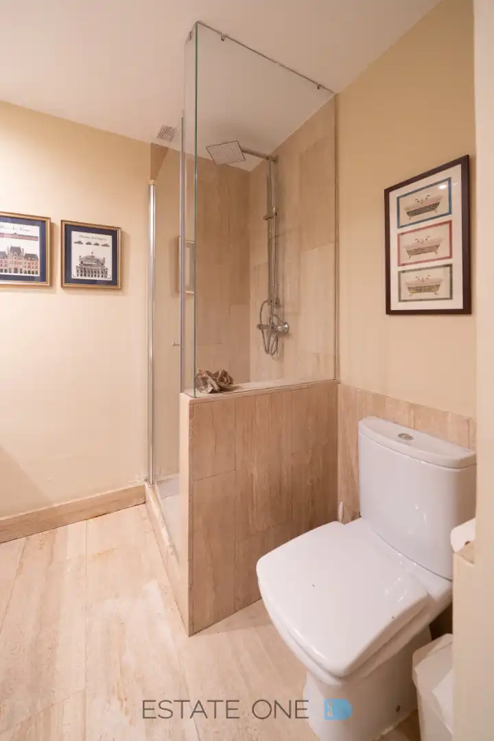 Badezimmer von Wohnung zum Verkauf in Madrid mit Klimaanlage, Heizung und Abstellraum