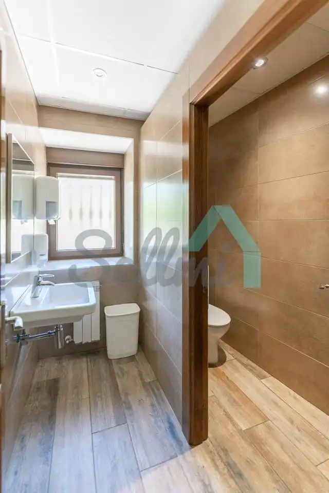 Bany de Edifici en venda en Villamanín