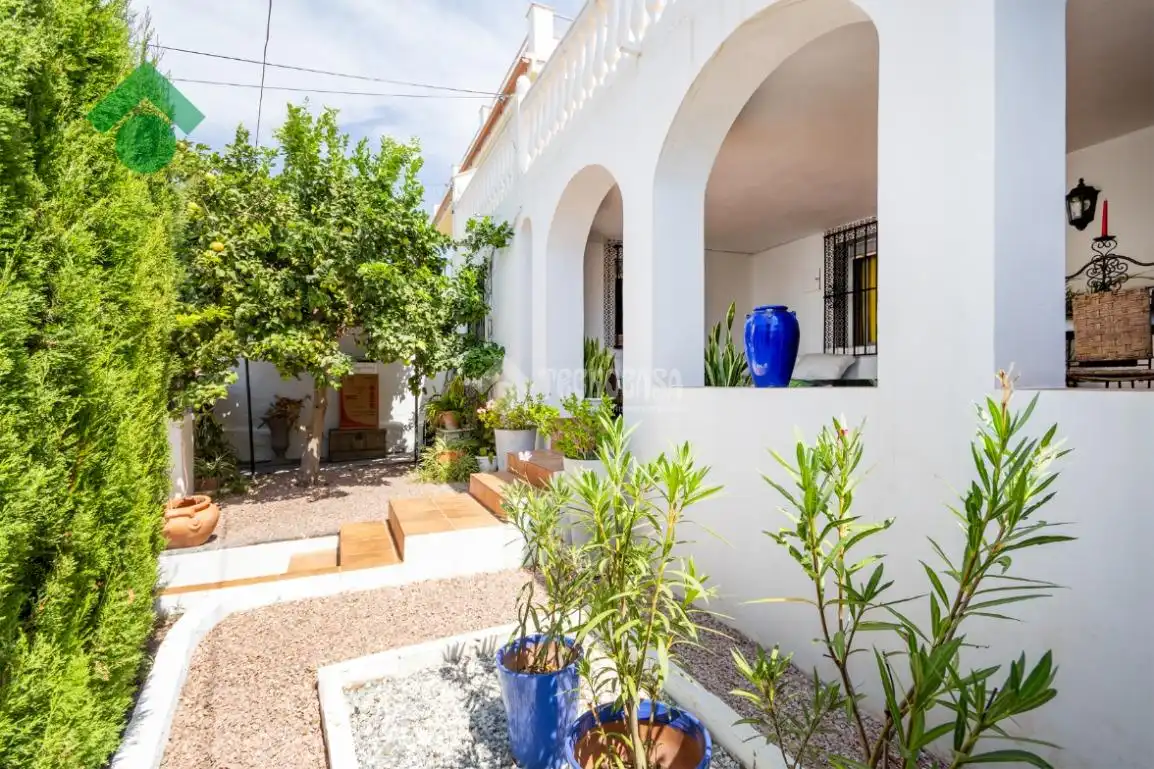 Vista exterior de Casa o chalet en venta en Almuñécar con Aire acondicionado y Terraza