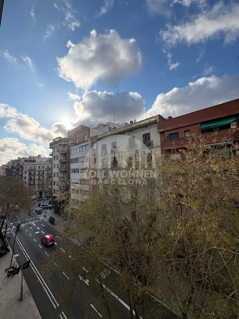 Außenansicht von Wohnung zum Verkauf in Barcelona mit Klimaanlage, Heizung und Möbliert